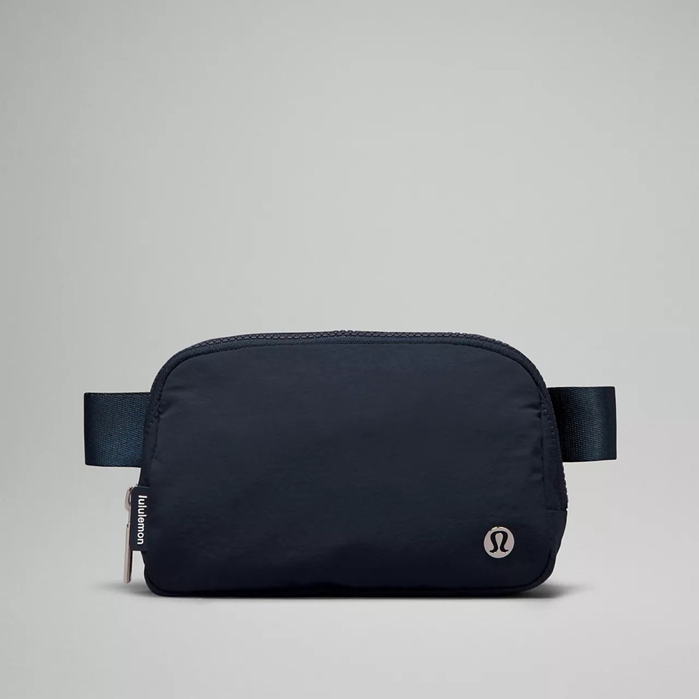 Lululemon Everywhere Belt bag